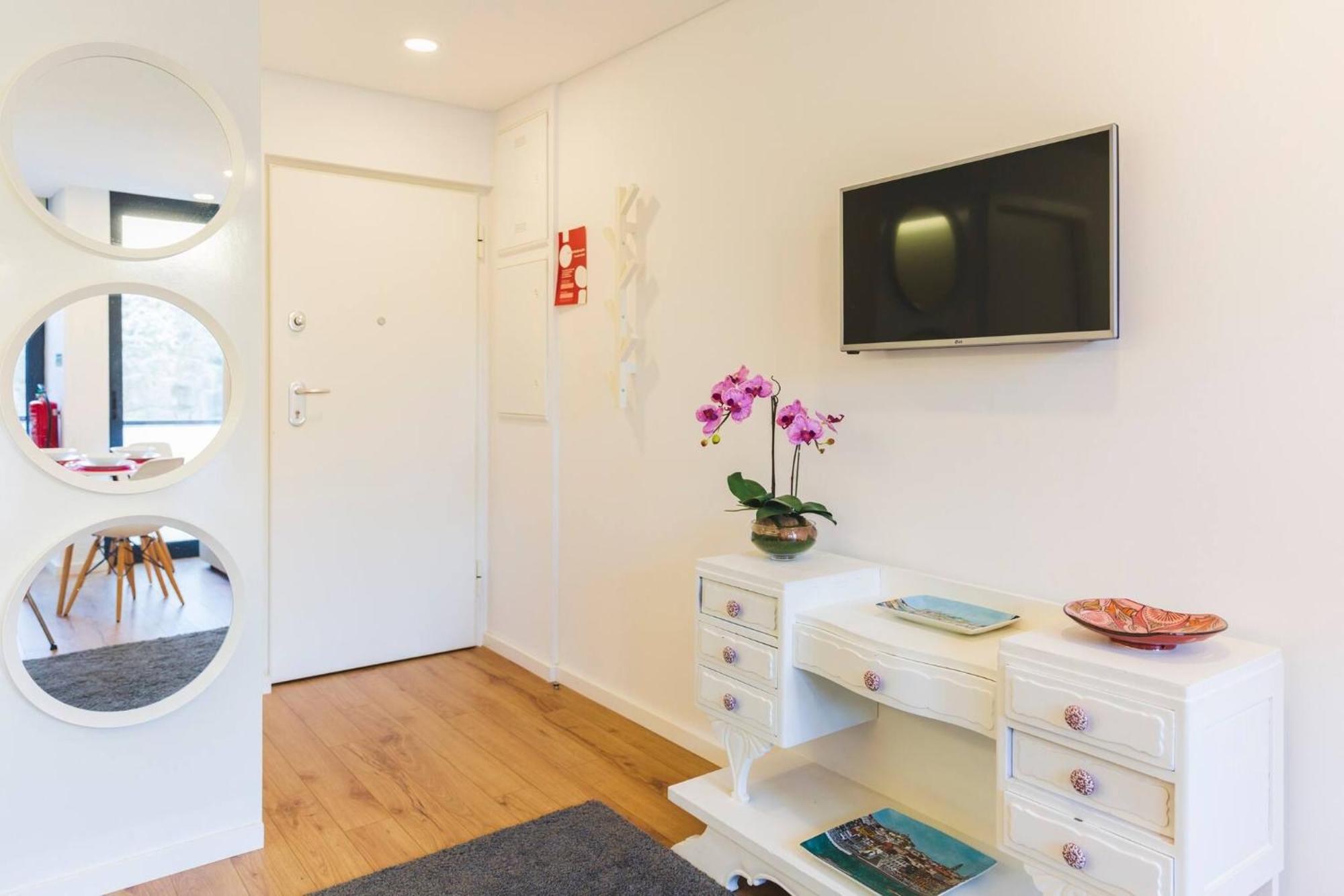 Aposentus - Your Home At Pinheiro'S Studio Porto Bagian luar foto